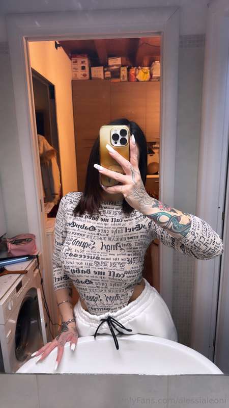 Ammò vuoi per caso vedere il mio faccino da porca? Vieni a c..