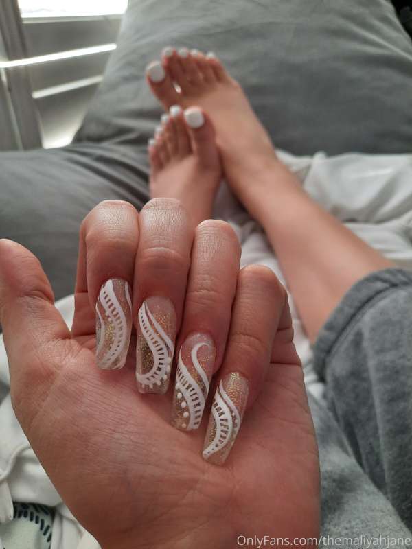 New pedicure!! You guys see these yayo toes first! 7