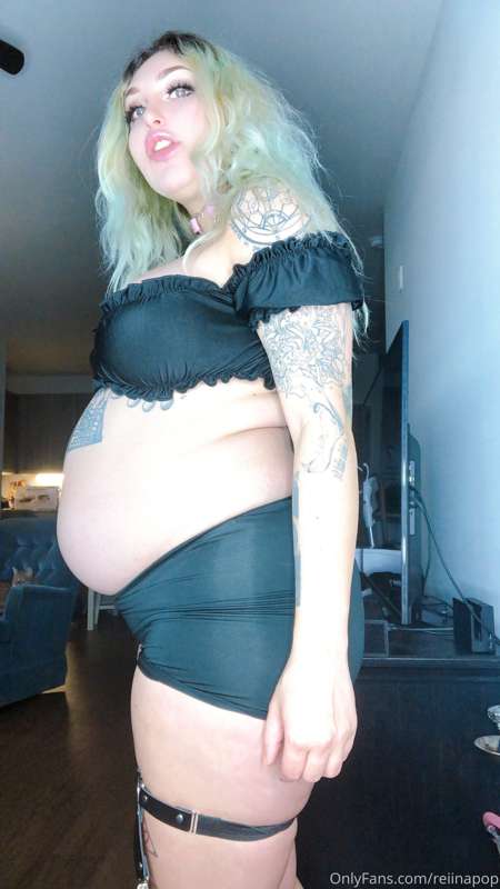 dark bimbo belly stuffing photoset - before/after!!! Can you.. 10