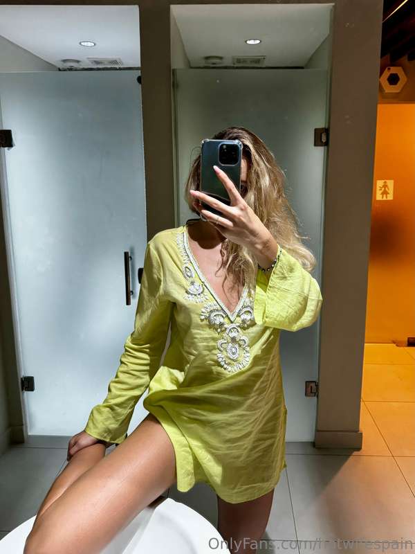 Hotwife doesn’t wear panties ✅