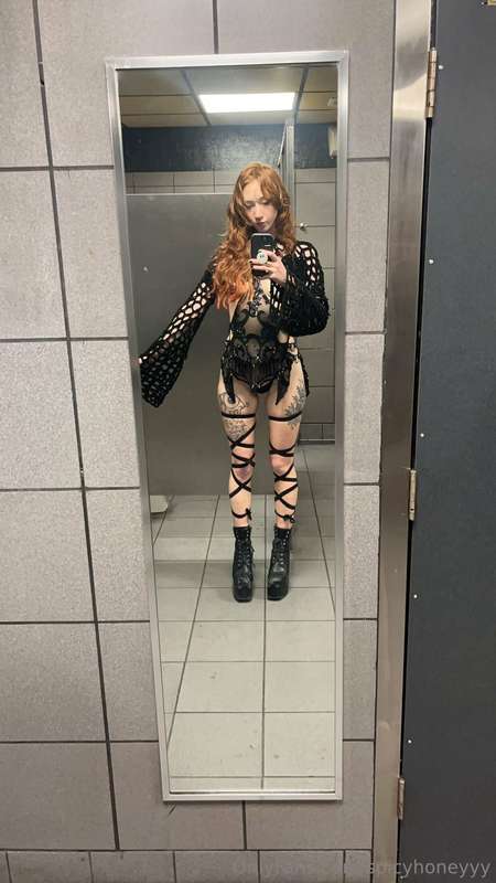 You like my outfit? 3