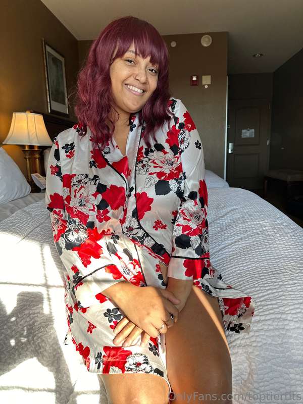 Anastasia's Sunlit Massage and Nursing Handjob: Photo Set 1
.. 2