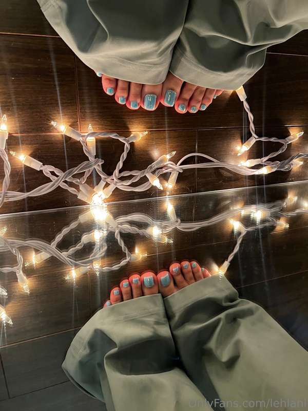 I always want my toes sucked on when I get a brand new pedi .. 2