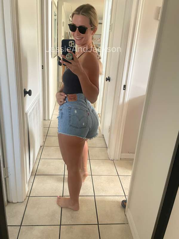 **Quick outfit of the day before we go run some errands** ☀️.. 8