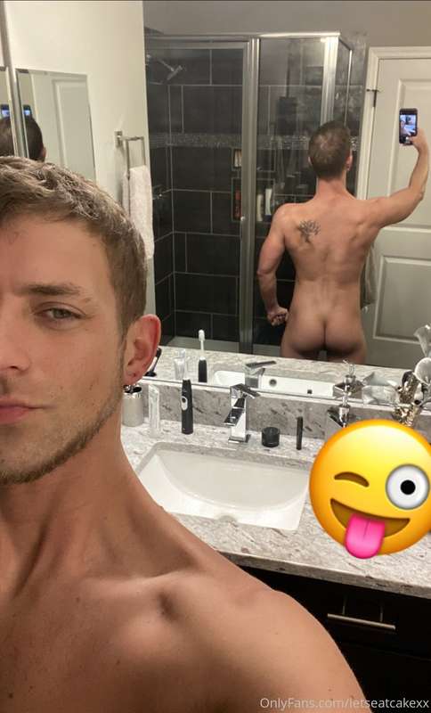 A few pics I took last night at/after the gym 💪