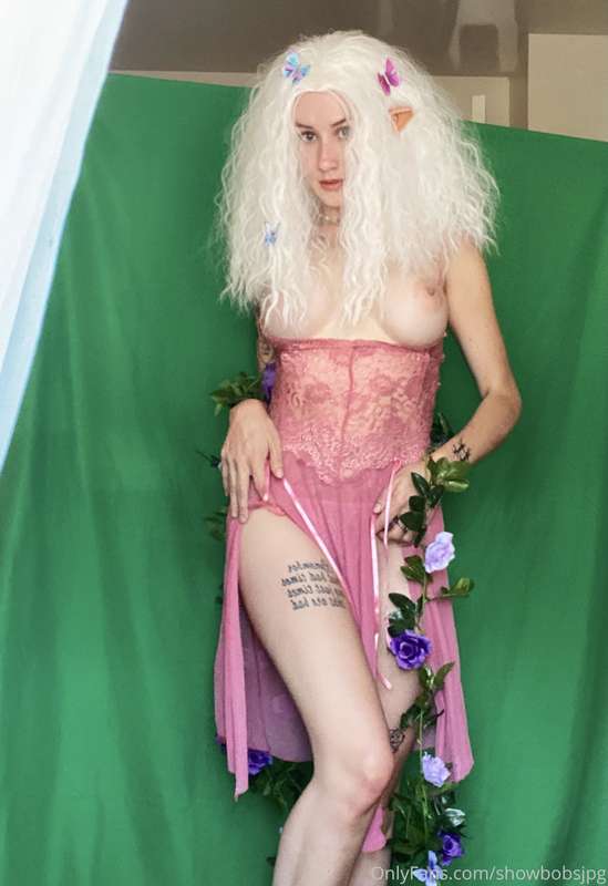 LITTLE ELF LADY SAYS GIMME UR MILK AND COOMIES BITCH   I hav.. 7