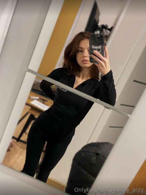 🍭FREE🍭FREE🍭FREE🍭At first glance a petite and cute girl @kira..