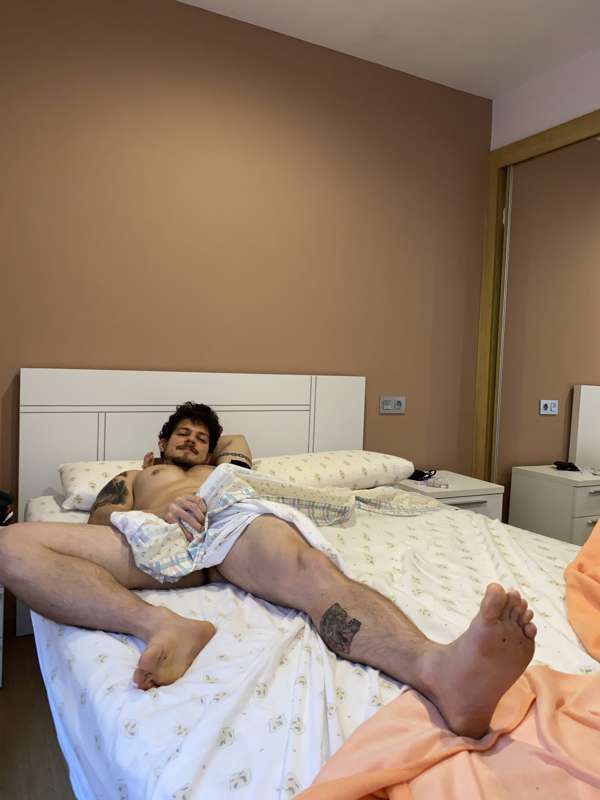 👉🏻👉🏻👉🏻👉🏻

Who come to bed?😍