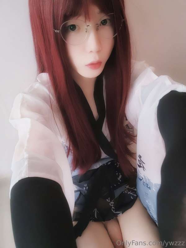 It's hot and I'm sweating O_O 3