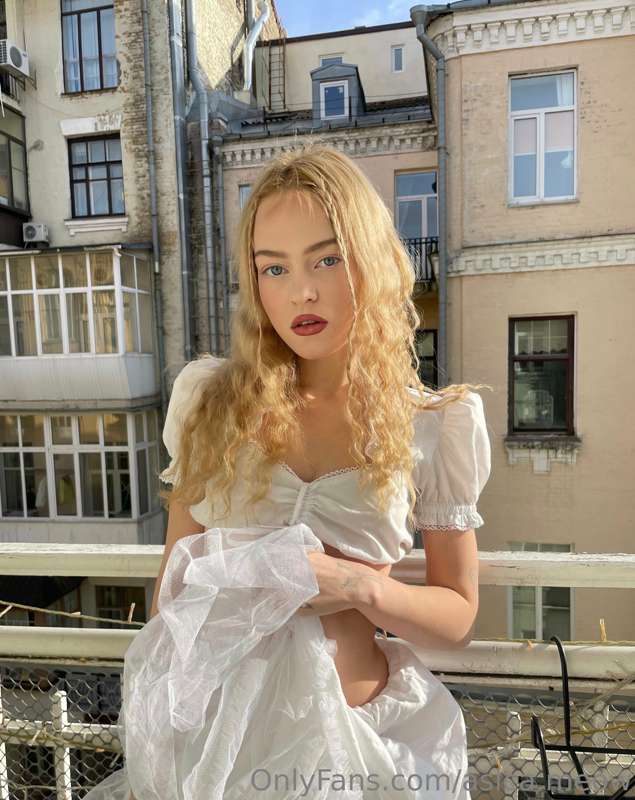 I had a very naughty dream last night...Dm me to get to know..