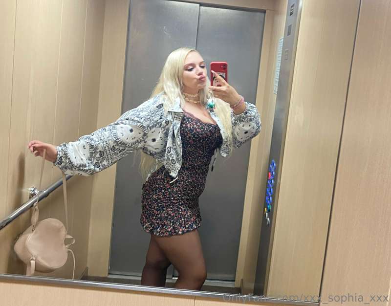 I think here I look like one singer, but I can't remember wh.. 1