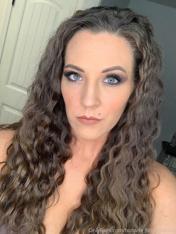 Me tonight all prettied up for my Bull..still getting ready...