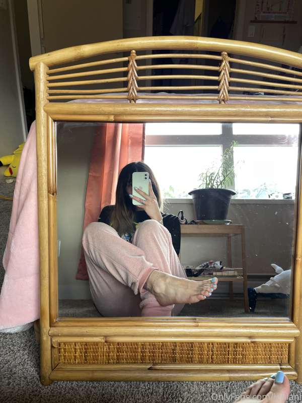 You could fit me in a tiny box the size of this mirror 😜 4