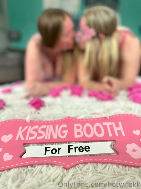 Hey guys! I took some sexy Valentine’s Day photos for you bu..