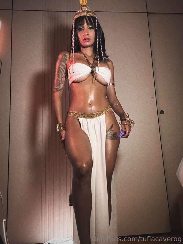 I'm your Cleopatra and I order you to suck my pussy like a s..