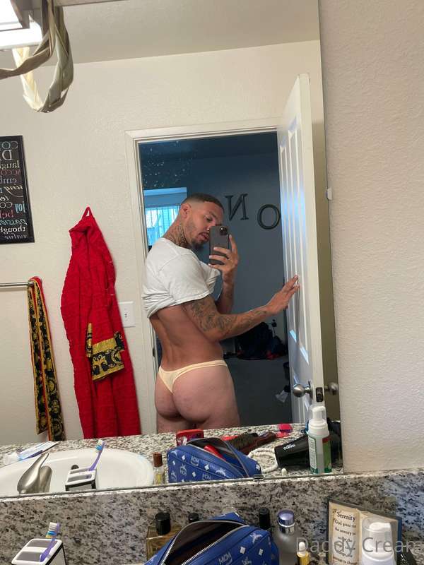 Swipe swipe swipe   100 likes and I’ll post the video of me .. 8