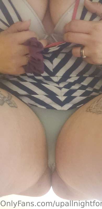 Baby got back! Give me reviews, I need attention boys! 2