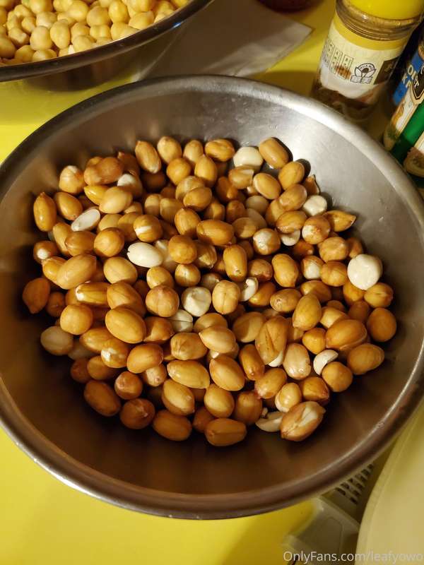 Braised pork with potatoes, peanuts, chickpeas, onions, garl.. 3