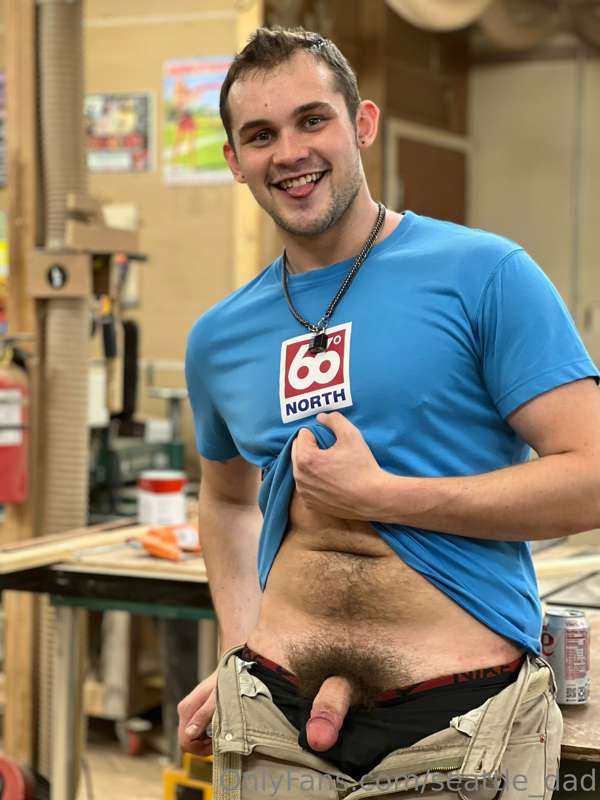 Tomorrow I'm posting a glory hole vide with the sexy and bus.. 7