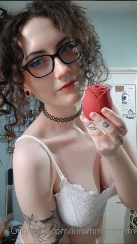 I got a new toy 🥰🌹 Sent to me by one of my lovely followers ..