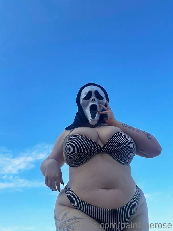 Here for my Halloween beach special 😉 11