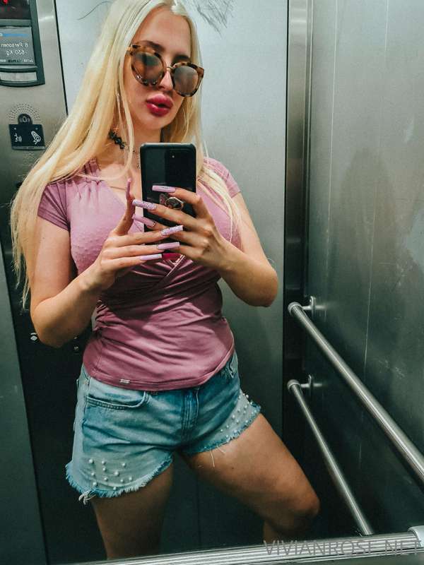 😜 Watch me get naughty on my VIP Onlyfans @vivianroseofficia..
