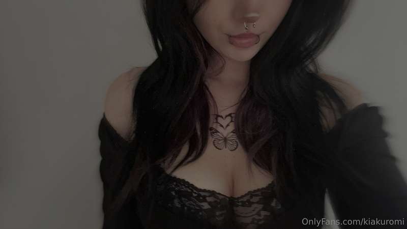 POV: you took ur hot goth gf on a date and she takes you hom.. 10