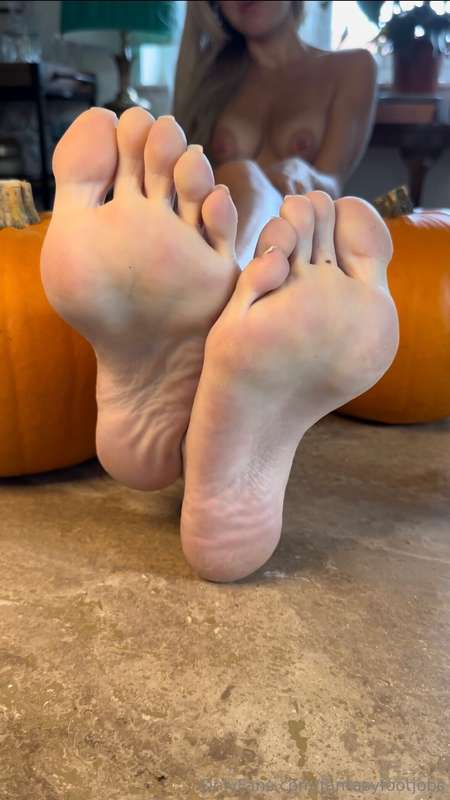 Boo!! Happy Halloween 🎃 I hope you’re excited for my spooky .. 1