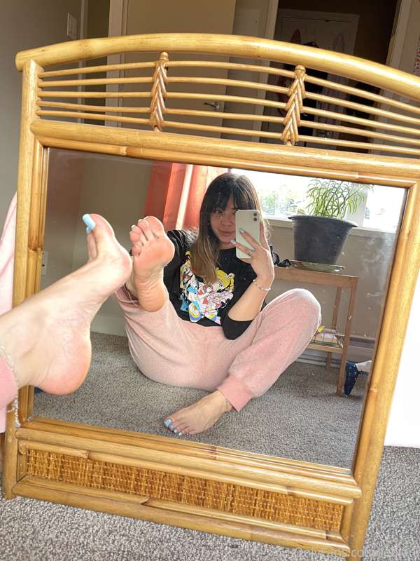 You could fit me in a tiny box the size of this mirror 😜 6