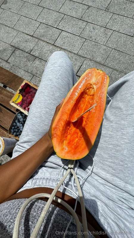 raw veggies and fruits keep me healthy and beautiful 🍑🍑