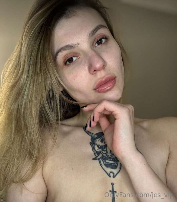 hey cutieeee!! remember about our hot poll? IM FINALLY HERE!..