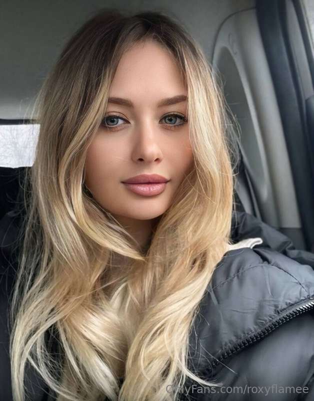 Just a friendly Ukrainian girl ➡️ 💋 @nnut_ella spreading lov..