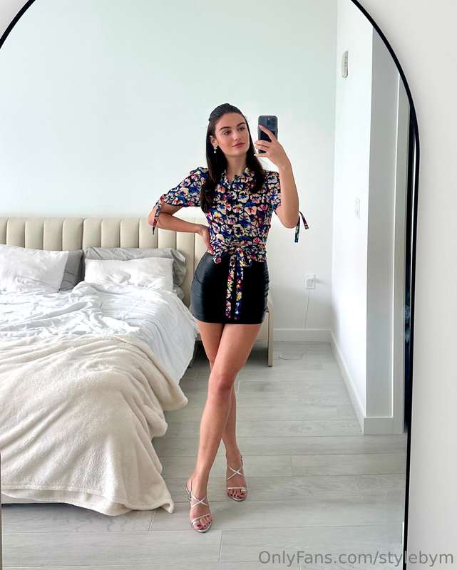 Wanted to try something different today with this floral top.. 1
