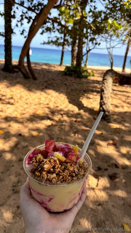 Hawaii so farrrr 🌴🌞😚 2