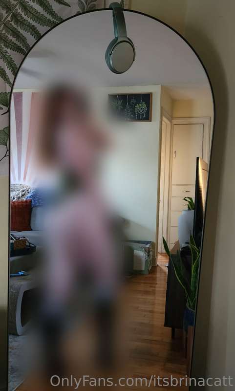 Love this sexy little green lingerie set... wanna see how go..