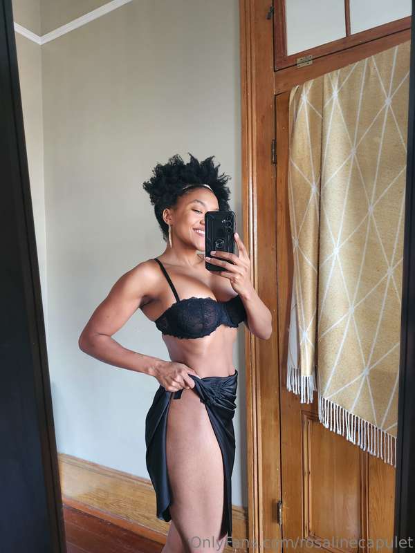Silky skirt and black lace bra 🌚