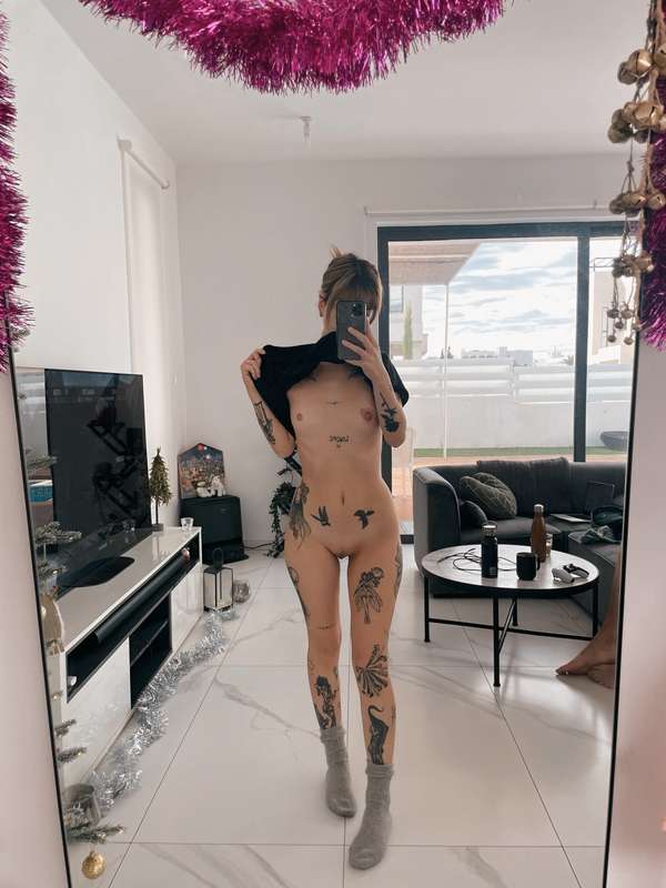 I love taking nudes in the morning - it’s when I’m at my mos..