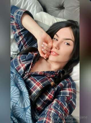 🫦Hot brunette @goldenna loves videocall 🍌💦

🍭Custom photos a..