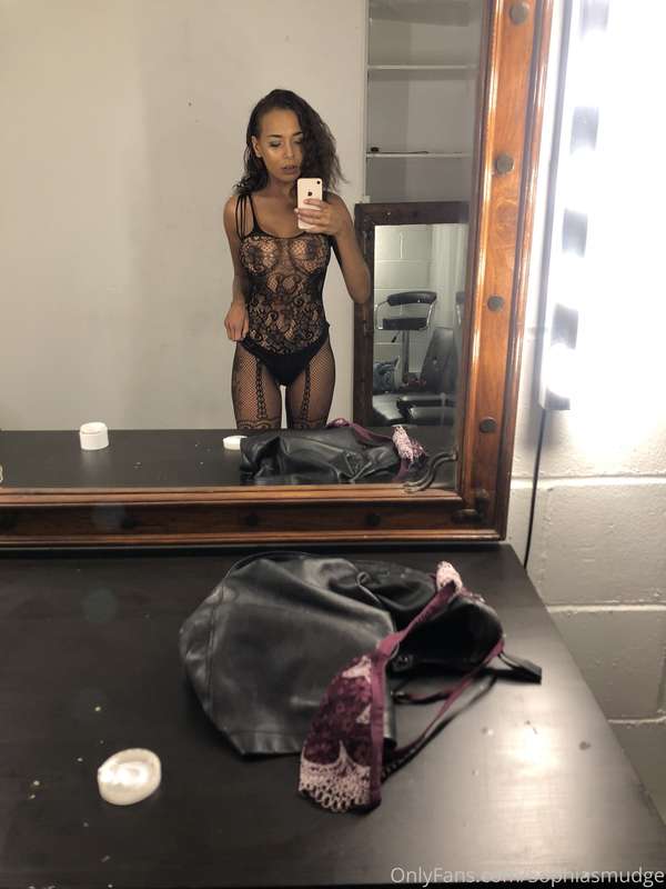 A few body stocking pictures from a photoshoot a while back .. 2