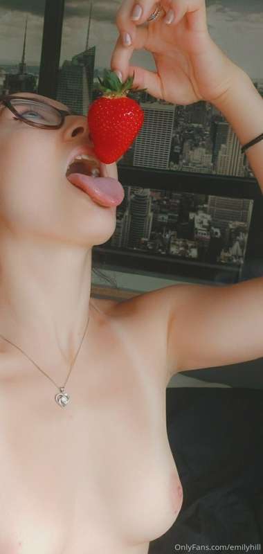 Anybody want some strawberries 😉😇🍓🍓🍓🍓 6