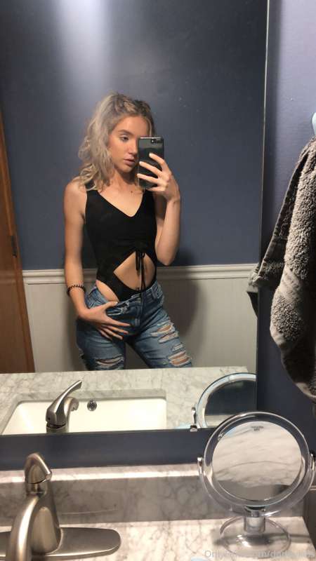 i miss going out :( hope everyone had a good day hehe DM me ..