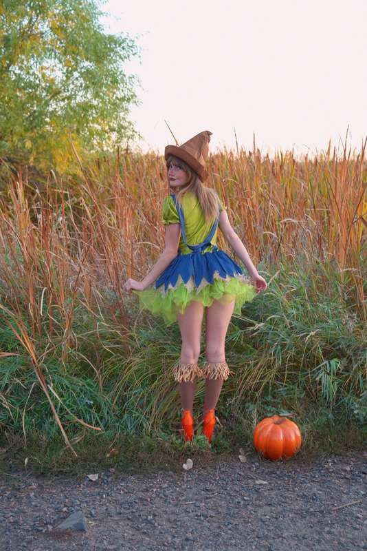 Day 3: The Scarecrow  Country girls make do 🌽 24