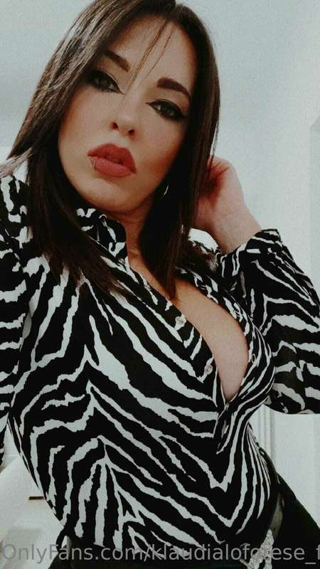 Buongiorno e buon weekend 😈 Vi aspetto online su onlyfans.co..
