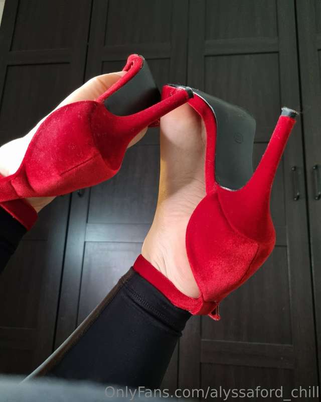 my soles are hiding behind the heels, but you can still catc.. 2