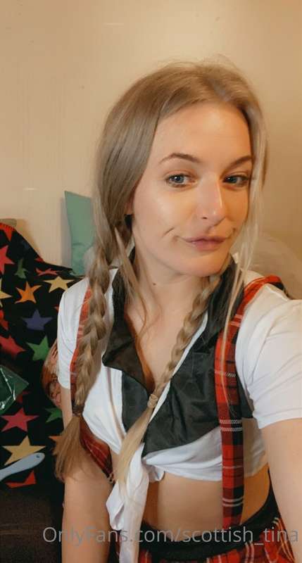So I do a bit of live camming 🎥 - find me on myfreecams. com..
