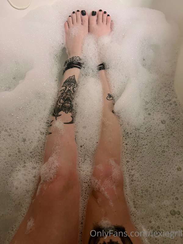 Nice way to end my first day of vacation 🖤 just need someone..