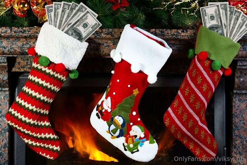 My dear seductive santa! 🎅🏽❤️ 🔥🎁 💰 My gift bag is still empt..