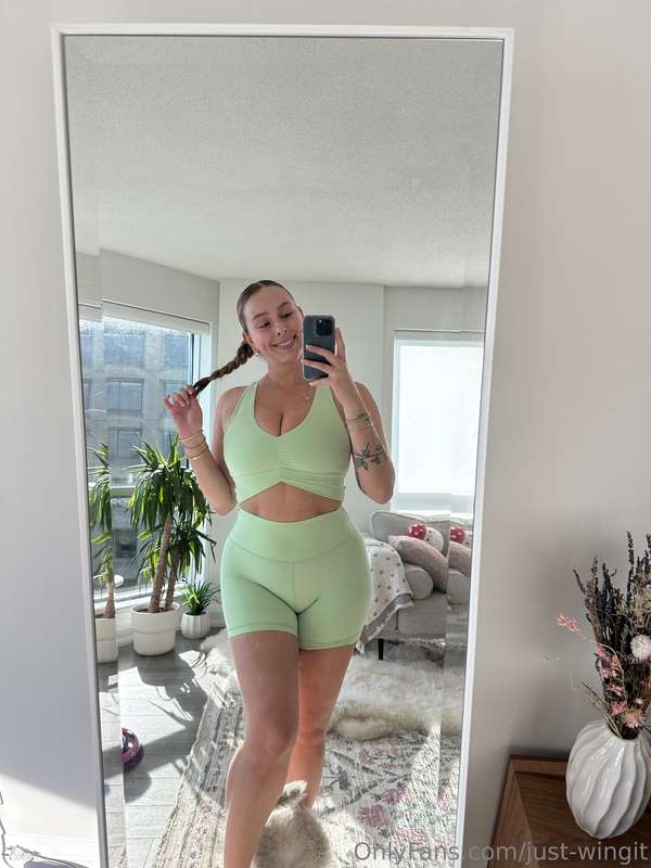 Tell me your desires rn and I'll make it cum true 😈