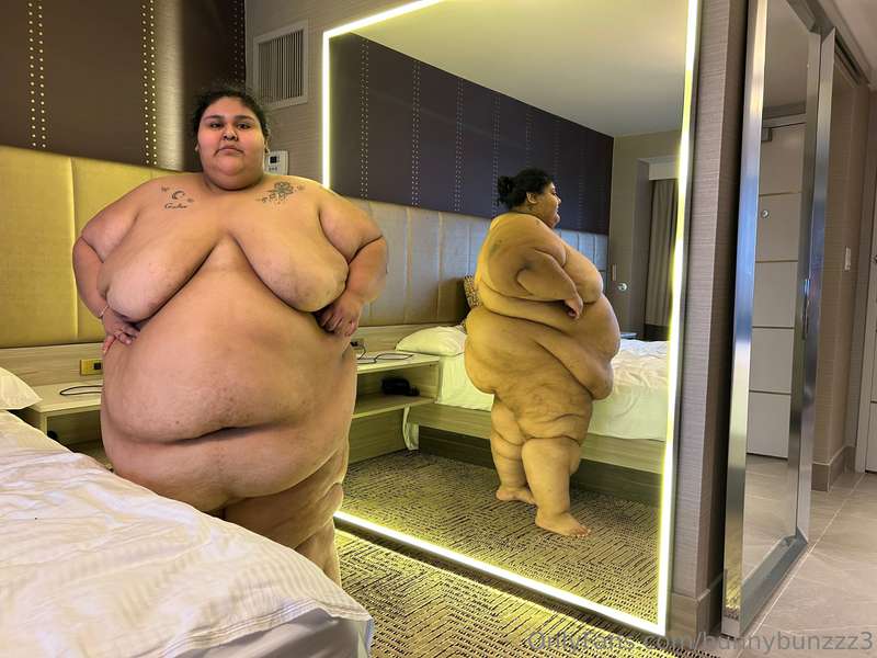 Big round belly like a donut 🍩 😋 9