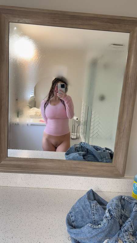 before my shower vs after💗 pink bottoms and then pink top!!💗.. 1